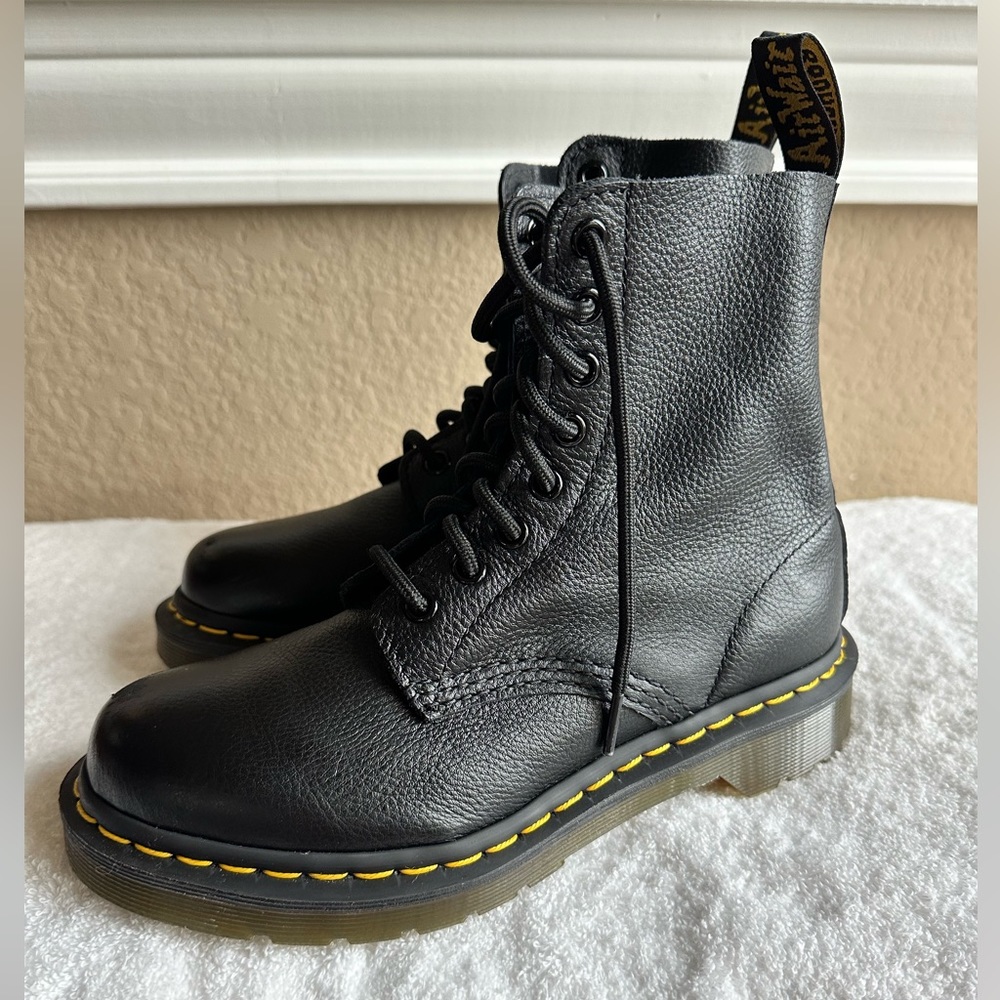 Dr. Martens  Women’s PASCAL VIRGINIA LEATHER BOOTS Size 5 US Color BLACK